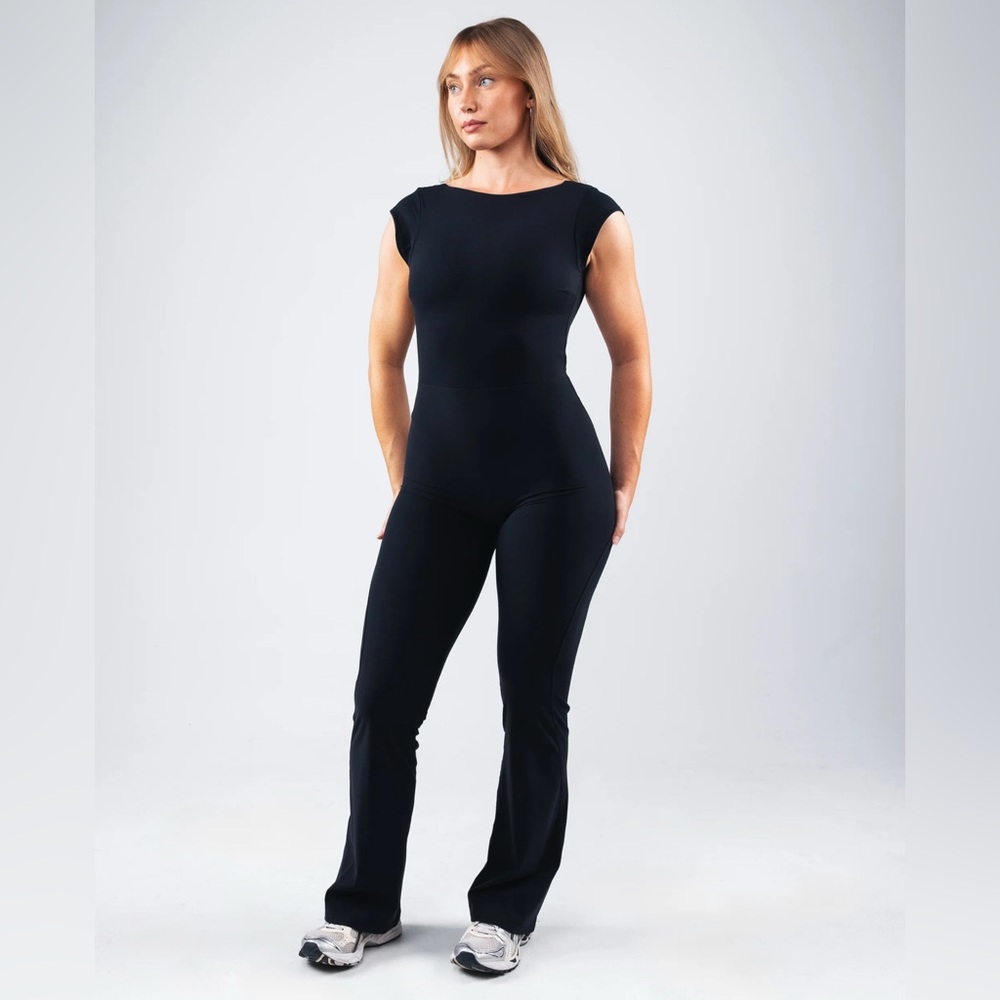 ALLURE BODY SUIT - XL - BLACK
ALPHALETE